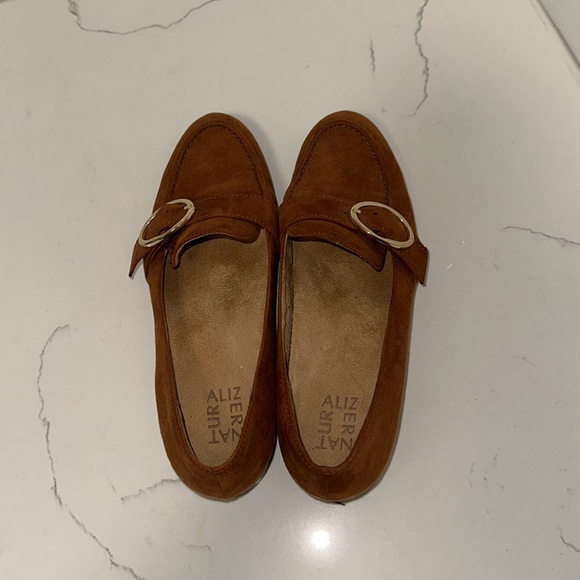 Naturalizer women’s brown suede like loafers - Picture 6 of 8